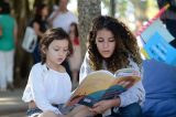 Estudo revela que 53% das famílias raramente leem para criança