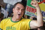 Governistas acionam PGR contra Flávio Bolsonaro por atuação nos EUA