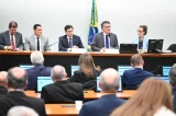 Deputado pede vista e votação da PEC 6×1 é adiada