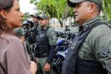 Banho de água fria na propaganda de Raquel
