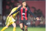 Com brilho de Renê e Erick, Vitória supera Internacional e dá salto na tabela do Brasileirão