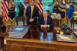 Flávio é recebido por Trump