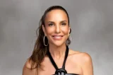 Ivete Sangalo surge em trio elétrico no Farol da Barra para gravação de comercial