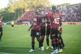 Jogador do Vitória é citado em polêmica com cartão de crédito do Corinthians