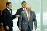 Alcolumbre falta a evento de Lula após rejeição de Messias, enquanto Motta faz acenos ao governo