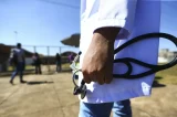 Médico é condenado por publicar livro de fotos de pacientes com comentários ‘humilhantes’ Médico é condenado por publicar livro de fotos de pacientes com comentários ‘humilhantes’
