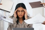 Nova regra sobre saúde mental no trabalho entra em vigor e prevê multas de até R$ 44 mil para empresas de todos os tamanhos