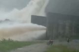 Vídeo mostra força da água nas comportas da barragem de Serro Azul, na Mata Sul de Pernambuco