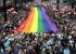 Com tema político, Parada LGBT+ em SP reúne multidão com camisas do Brasil e famílias com crianças