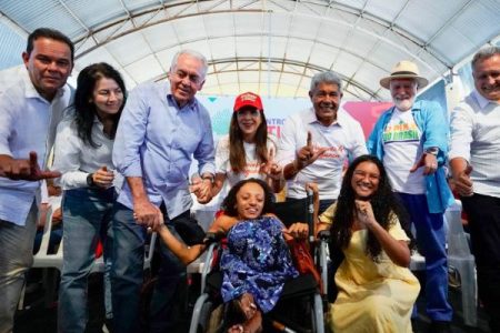 Jerônimo debate políticas para pessoas com autismo durante evento em Itaberaba