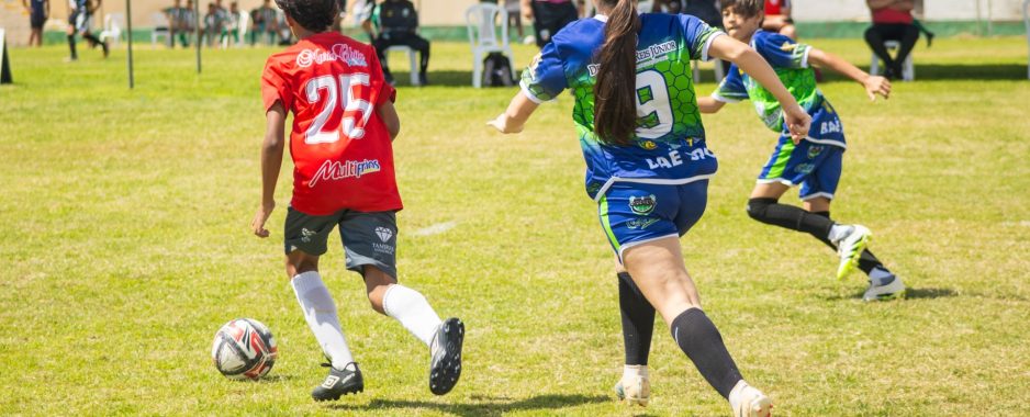 Prefeitura de Juazeiro aproxima serviços sociais de atletas e famílias na 1ª Copa Futebol de Base