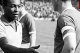 O Capitão Inglês Recusou Cumprimentar Pelé Antes do Jogo. No Apito Final, Foi Ele Quem o Abraçou 