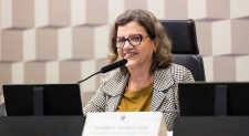 Senado aprova projeto de Teresa Leitão para combater discriminação nas escolas