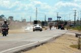 Carreta roda na pista e causa interdição parcial na BR-324