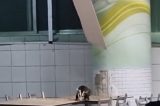 Forro cai na área de alimentação do Hospital da Restauração e timbu aparece entre destroços