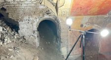 Adolescentes intrometidos descobrem casa romana de 1.800 anos embaixo de colégio