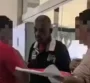 Idoso investigado por golpes é preso dentro de agência do INSS em Feira de Santana Idoso investigado por golpes é preso dentro de agência do INSS em Feira de Santana