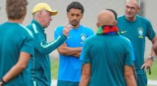 Ancelotti não confirma repetição de escalação e diz que Neymar pode ter mais minutos diante do Japão