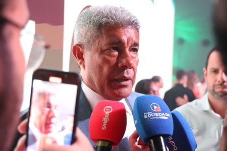Cobrado por cantor, Jerônimo afirma que governo vai quitar dívidas de shows