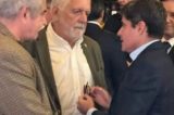 Jaques Wagner quebra o gelo e cumprimenta ACM Neto, Roma e Coronel em Salvador