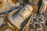 Restos mortais da rainha medieval Elisenda são desenterrados na Espanha