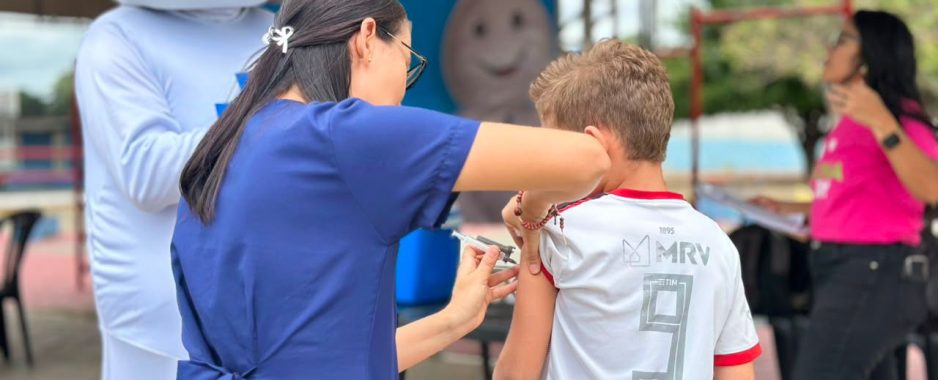 Drive-thru de Vacinação contra a Influenza imuniza cerca de 600 pessoas em Juazeiro