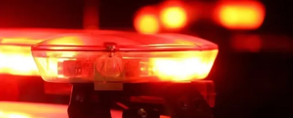 Filha chama a polícia após ver pai matar a mãe dentro de casa Filha chama a polícia após ver pai matar a mãe dentro de casa