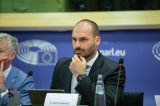 Moraes rejeita pedido de adiamento e mantém julgamento de Eduardo Bolsonaro nesta terça