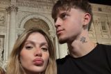 Com viagem romântica na Itália, atacante do Vitória assume de vez namoro com influenciadora; veja fotos