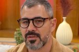 Denúncia pesada! Ex-funcionária de Juliano Cazarré acusa ator de assédio moral, rotina de 14 horas e salário “por fora”