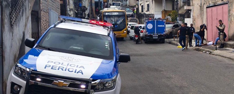 Fuga termina com invasão de casa, troca de tiros com a polícia e três mortos em Salvador