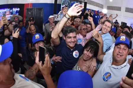 ACM Neto lidera disputa pelo governo e venceria Jerônimo com 10 pontos de vantagem, diz pesquisa ACM Neto lidera disputa pelo governo e venceria Jerônimo com 10 pontos de vantagem, diz pesquisa