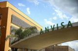 Anvisa manda recolher antibiótico após identificar fragmento de vidro em frasco; saiba lote