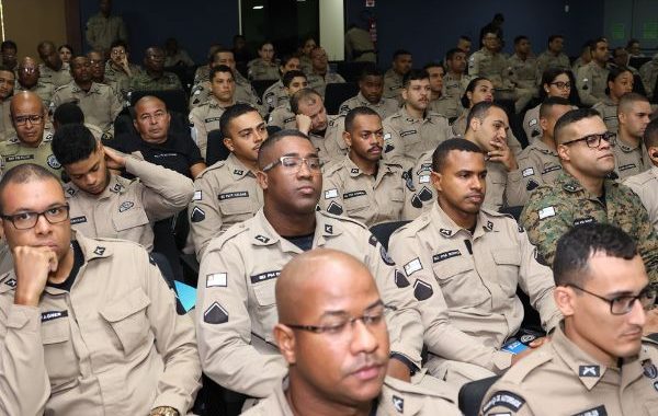 Jerônimo anuncia sanção da lei que muda regras de promoção de policiais e bombeiros