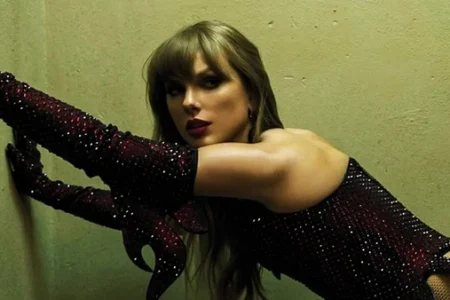 Com fortuna de R$ 10,4 bilhões, cantora se torna a mais rica do mundo e conquista posto inédito na música Com fortuna de R$ 10,4 bilhões, cantora se torna a mais rica do mundo e conquista posto inédito na música