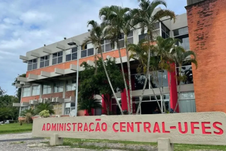 Reitor libera professor para pesquisa sobre “cristofascismo bolsonarista”