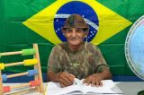 Alunos da EJA no Sertão de Pernambuco recriam retrato escolar antigo, e imagens viralizam nas redes Alunos da EJA no Sertão de Pernambuco recriam retrato escolar antigo, e imagens viralizam nas redes