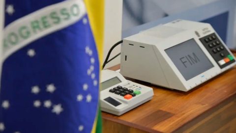 Além das fake news, as fake contas
