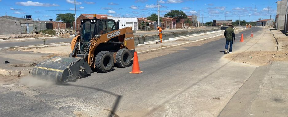 Juazeiro Limpa nos Bairros mantém equipes em campo e reforça ações de limpeza urbana Juazeiro Limpa nos Bairros mantém equipes em campo e reforça ações de limpeza urbana