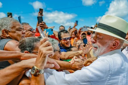 Lula justifica ausência no 2 de Julho em Salvador: ‘Obra sagrada’ Lula justifica ausência no 2 de Julho em Salvador: ‘Obra sagrada’