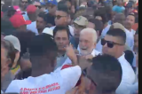 Vídeo: Wagner é vaiado ao chegar ao cortejo do 2 de Julho em Salvador