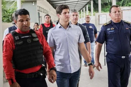Sucateamento da guarda municipal na gestão João Campos leva o Recife a ter apenas 12 agentes na Brigada Maria da Penha; população é de 850 mil mulheres