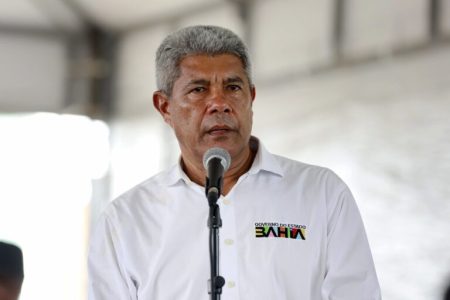 Jerônimo rebate críticas da oposição sobre entregas: Nos responsabilizam pelo que não fazem