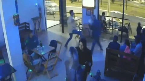 Dono de bar flagra tráfico, confronta suspeitos e é morto com tiros na cabeça Dono de bar flagra tráfico, confronta suspeitos e é morto com tiros na cabeça
