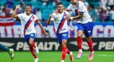 Bahia resolve no primeiro tempo e vence a Chapecoense em retorno ao Brasileirão Bahia resolve no primeiro tempo e vence a Chapecoense em retorno ao Brasileirão