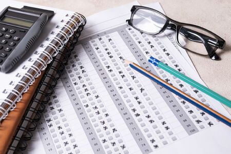 Concursos no Brasil: confira vagas com salários de até 20 mil reais e veja como se inscrever