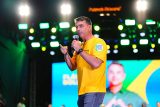 Flávio Bolsonaro repete o pai e propaga dado falso sobre urnas