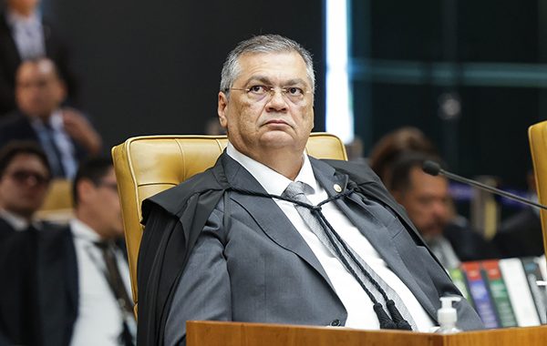 Lideranças do Congresso reagem à decisão de Flávio Dino sobre emendas parlamentares Lideranças do Congresso reagem à decisão de Flávio Dino sobre emendas parlamentares