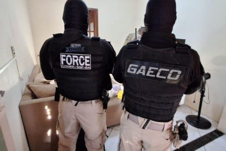 Operações prendem dois investigados por homicídio e atuação de facções em Serrinha