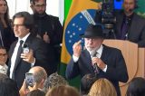 Lula mostra dedo do meio durante discurso no Palácio do Planalto: ‘Aqui para eles’